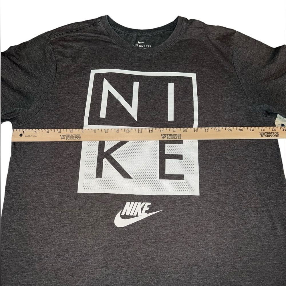 The Nike Tee Men’s XL Short Sleeves Lightweight Athletic Cut Modern Gray - Picture 3 of 6